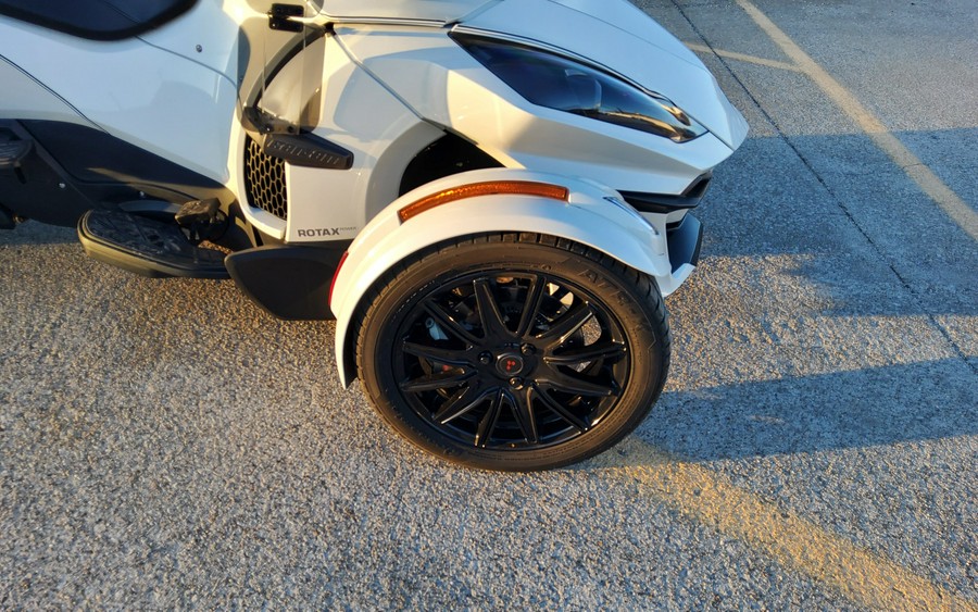 2018 Can-Am™ Spyder RT Base