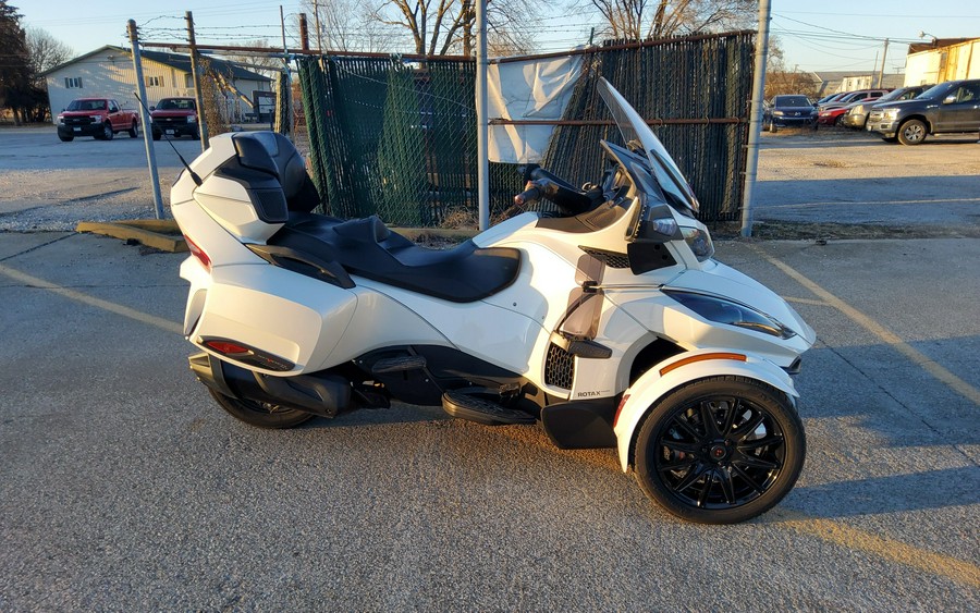 2018 Can-Am™ Spyder RT Base