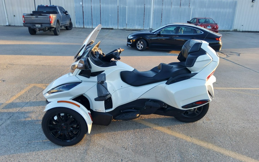 2018 Can-Am™ Spyder RT Base