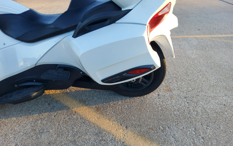 2018 Can-Am™ Spyder RT Base