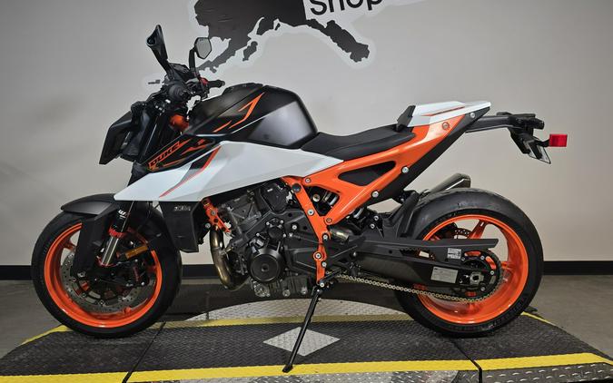 2026 KTM 990 DUKE R