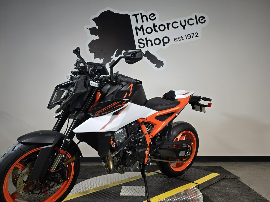 2026 KTM 990 DUKE R