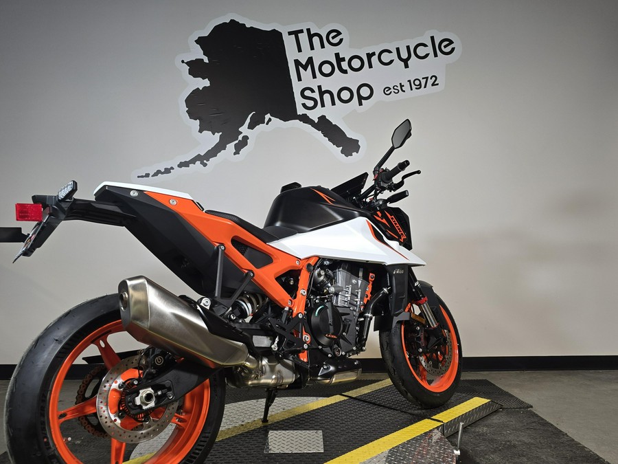 2026 KTM 990 DUKE R