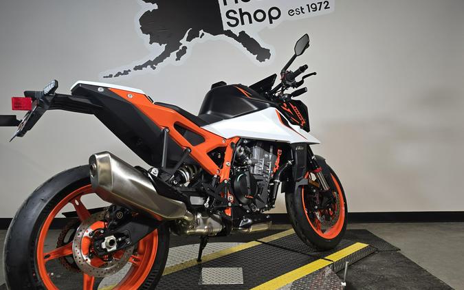 2026 KTM 990 DUKE R