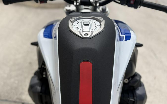 2026 BMW R1300R
