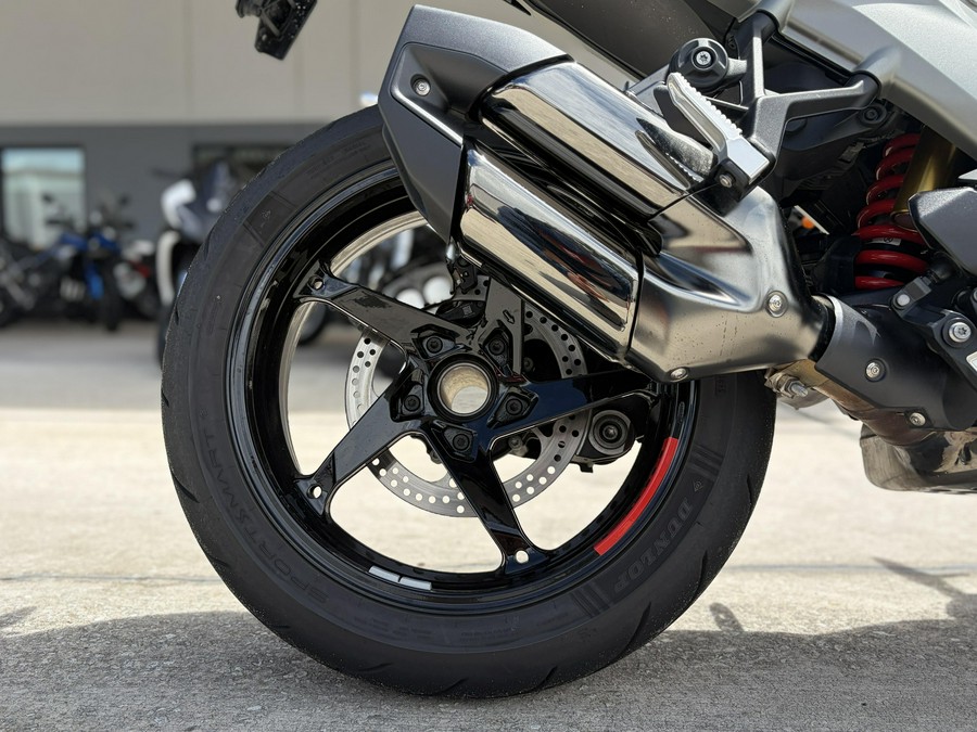2026 BMW R1300R
