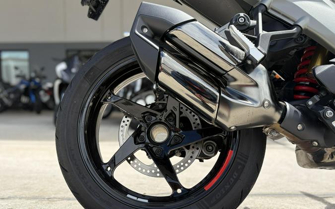 2026 BMW R1300R