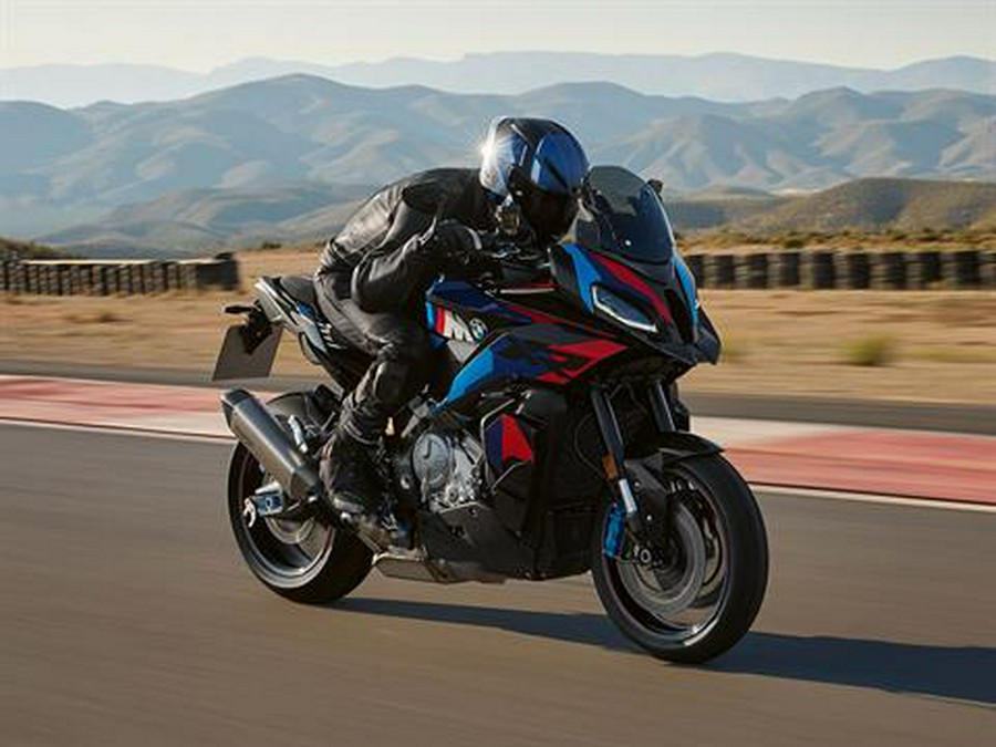 2026 BMW M 1000 XR