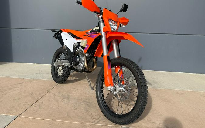 2024 KTM 500 EXC-F Six Days First Look [Fast Facts]