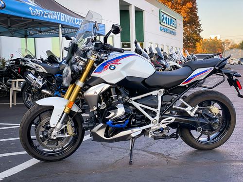 2020 BMW R 1250 R Review with Select Package (21 Fast Facts)