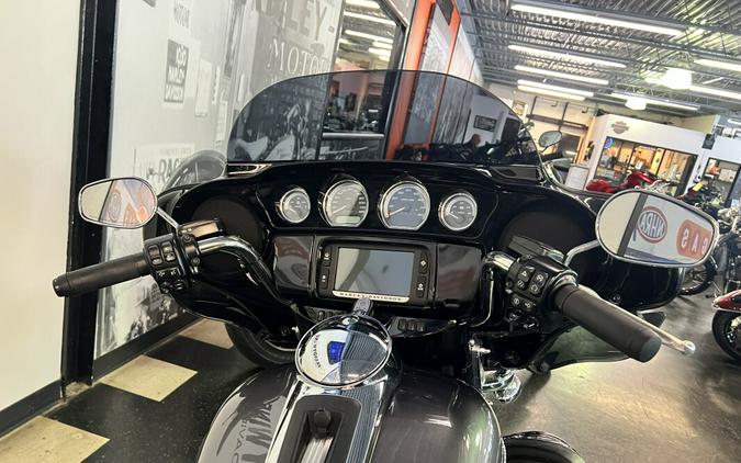 2014 Harley-Davidson® Ultra Limited Two-Tone Charcoal Pearl/Vivid Black FLHTK