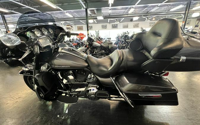 2014 Harley-Davidson® Ultra Limited Two-Tone Charcoal Pearl/Vivid Black FLHTK