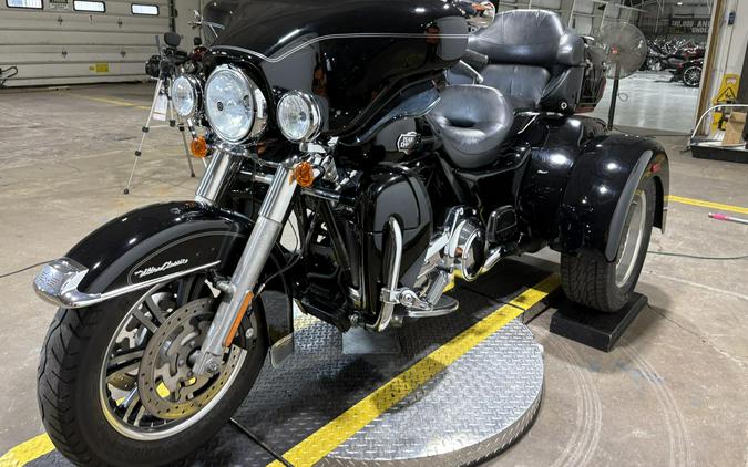 2009 Tri Glide Ultra Classic Vivid Black
