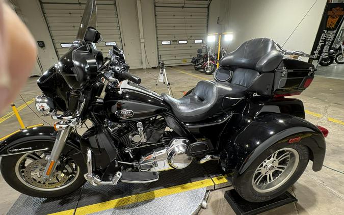 2009 Tri Glide Ultra Classic Vivid Black
