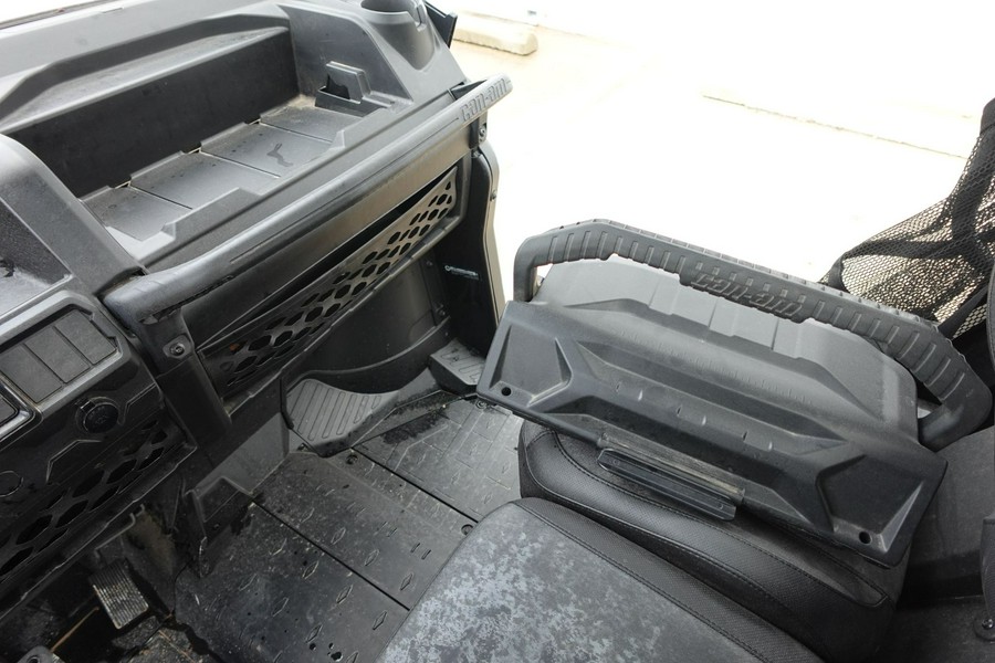 2023 Can-Am Defender XT HD10