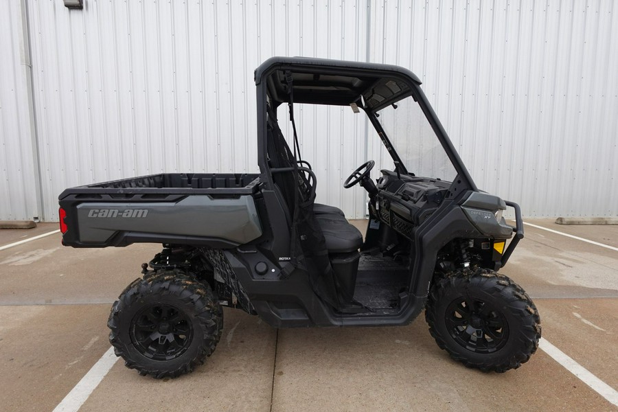 2023 Can-Am Defender XT HD10