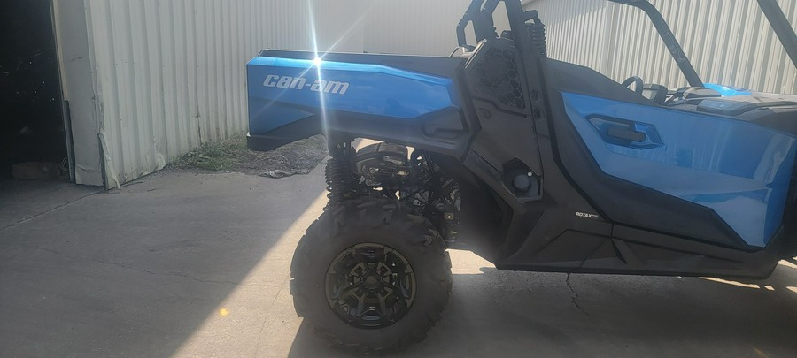 2023 Can-Am™ Commander XT 700