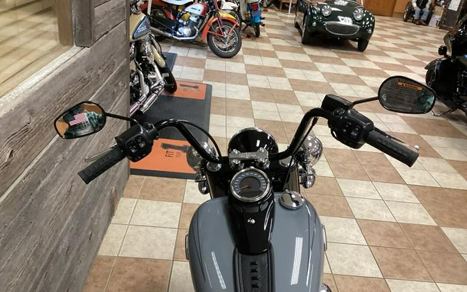 2026 Harley-Davidson® Heritage Classic Dark Billiard Gray Black Cast Wheels