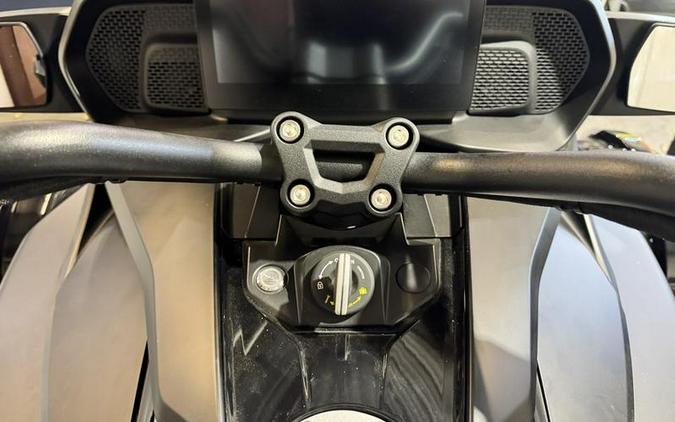 2024 Can-Am® Spyder F3 Limited Dark Wheels