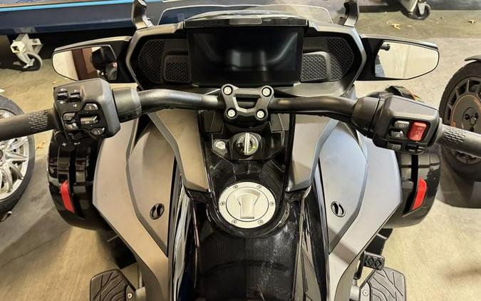 2024 Can-Am® Spyder F3 Limited Dark Wheels