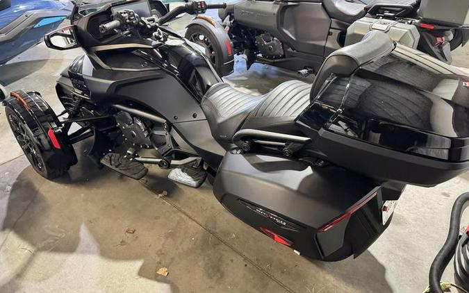 2024 Can-Am® Spyder F3 Limited Dark Wheels