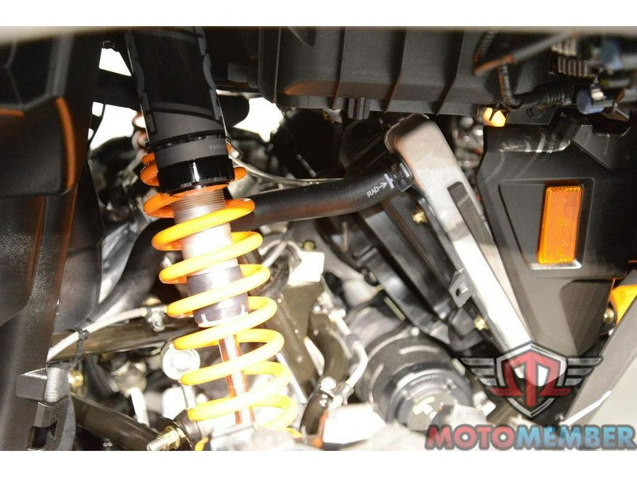 2026 Can-Am Outlander MAX XT-P 1000R Mineral Grey & Orange Crush