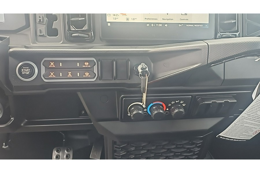 2026 Can-Am DEFENDER MAX XT CAB HD11