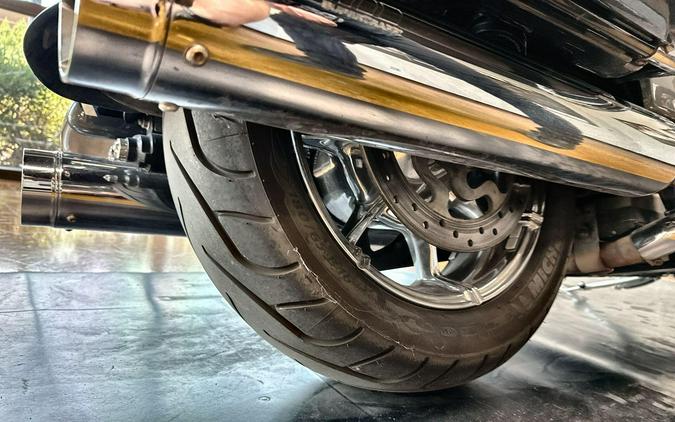 2015 Harley-Davidson® CVO™ Ultra Limited Carbon Dust/Charcoal Slate