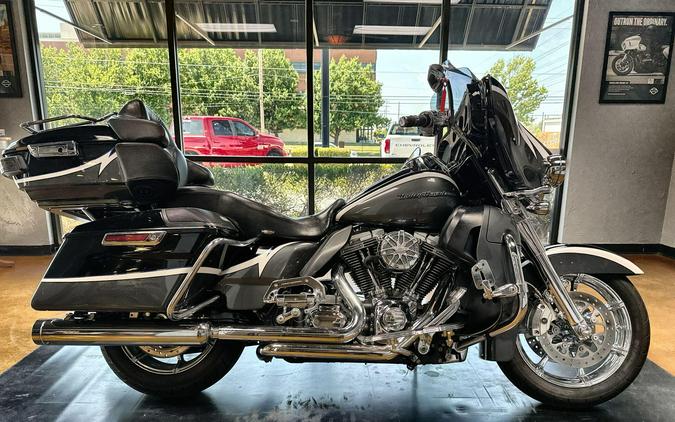 2015 Harley-Davidson® CVO™ Ultra Limited Carbon Dust/Charcoal Slate