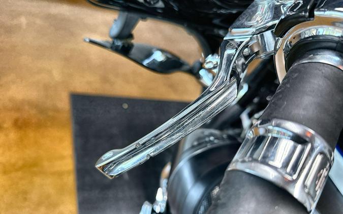 2015 Harley-Davidson® CVO™ Ultra Limited Carbon Dust/Charcoal Slate