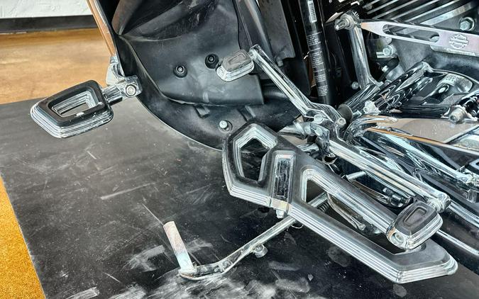 2015 Harley-Davidson® CVO™ Ultra Limited Carbon Dust/Charcoal Slate
