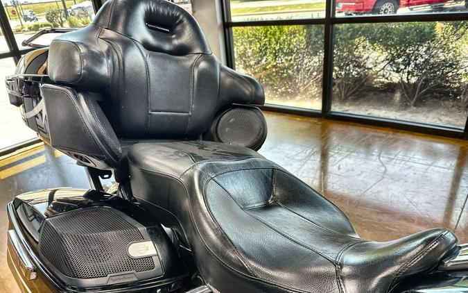 2015 Harley-Davidson® CVO™ Ultra Limited Carbon Dust/Charcoal Slate