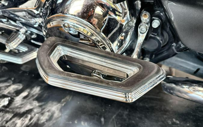2015 Harley-Davidson® CVO™ Ultra Limited Carbon Dust/Charcoal Slate