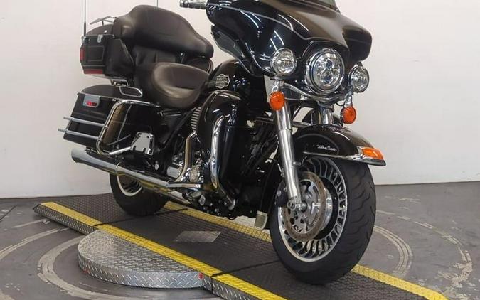 2010 Harley-Davidson® FLHTCU - Ultra Classic® Electra Glide