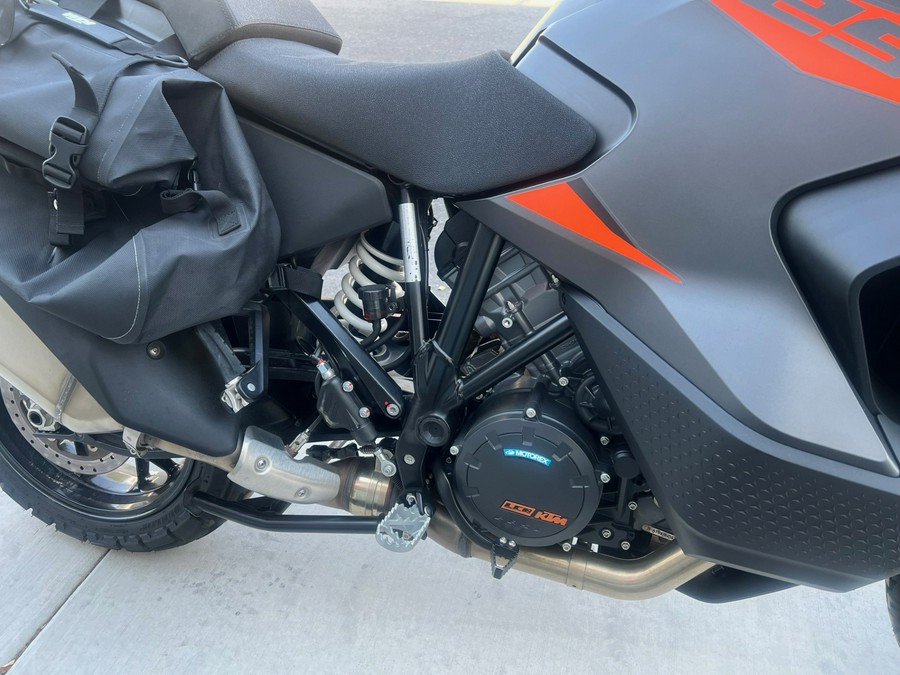 2022 KTM 1290 SUPER ADVENTURE S