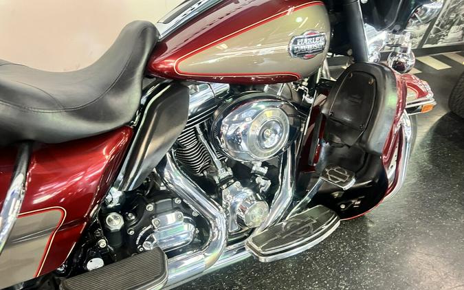 2009 Harley-Davidson® Electra Glide® Ultra Classic® Red Hot Sunglo/Smokey Gold