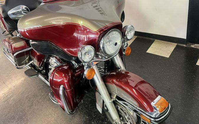 2009 Harley-Davidson® Electra Glide® Ultra Classic® Red Hot Sunglo/Smokey Gold