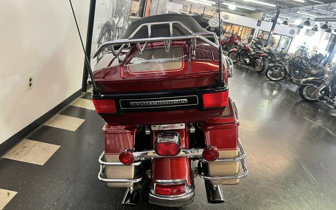 2009 Harley-Davidson® Electra Glide® Ultra Classic® Red Hot Sunglo/Smokey Gold