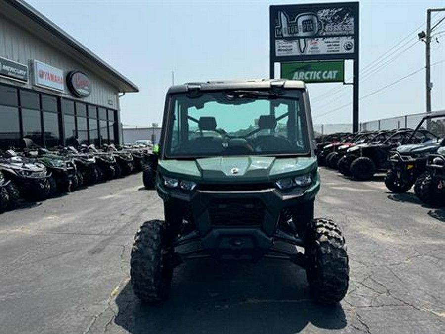 2024 Can-Am Defender DPS CAB