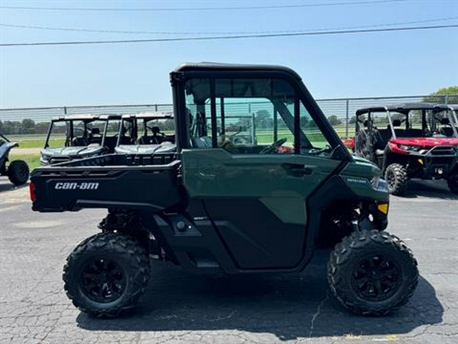 2024 Can-Am Defender DPS CAB