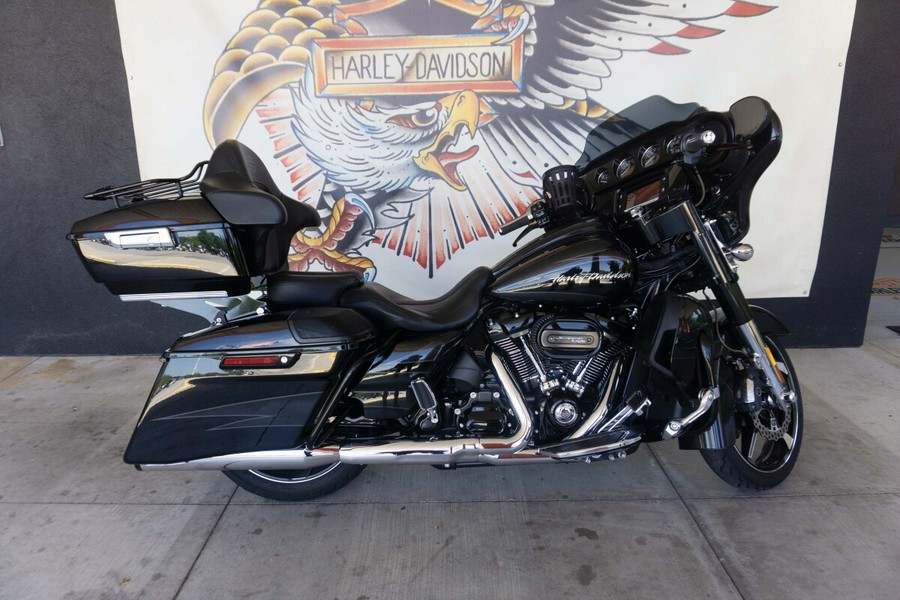 2017 Harley-Davidson CVO™ Street Glide Dark Slate Candy/Arctic Black