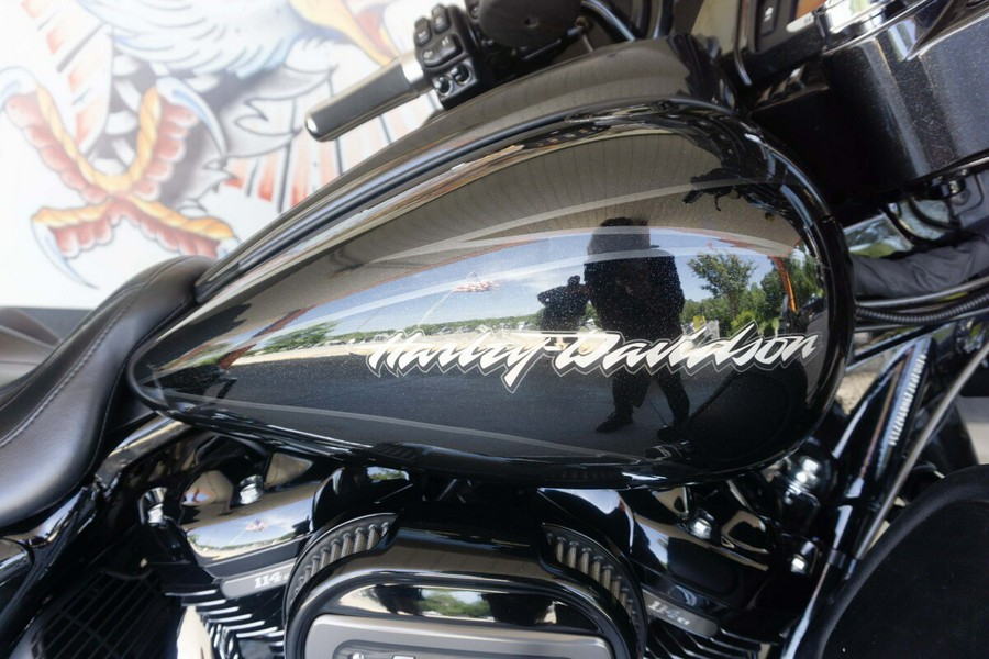 2017 Harley-Davidson CVO™ Street Glide Dark Slate Candy/Arctic Black