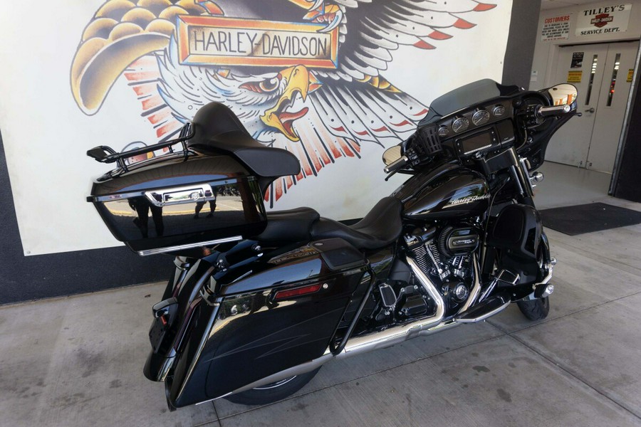 2017 Harley-Davidson CVO™ Street Glide Dark Slate Candy/Arctic Black