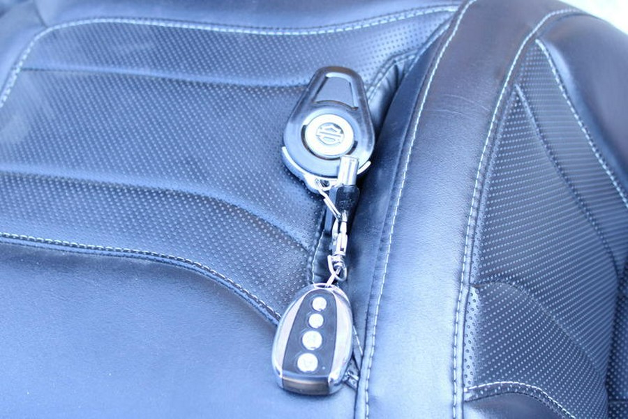 2016 Harley-Davidson® FLHTKSE - CVO™ Limited