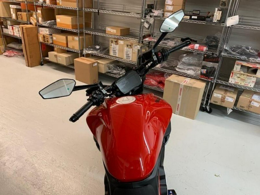 2023 Ducati Diavel V4 - Red