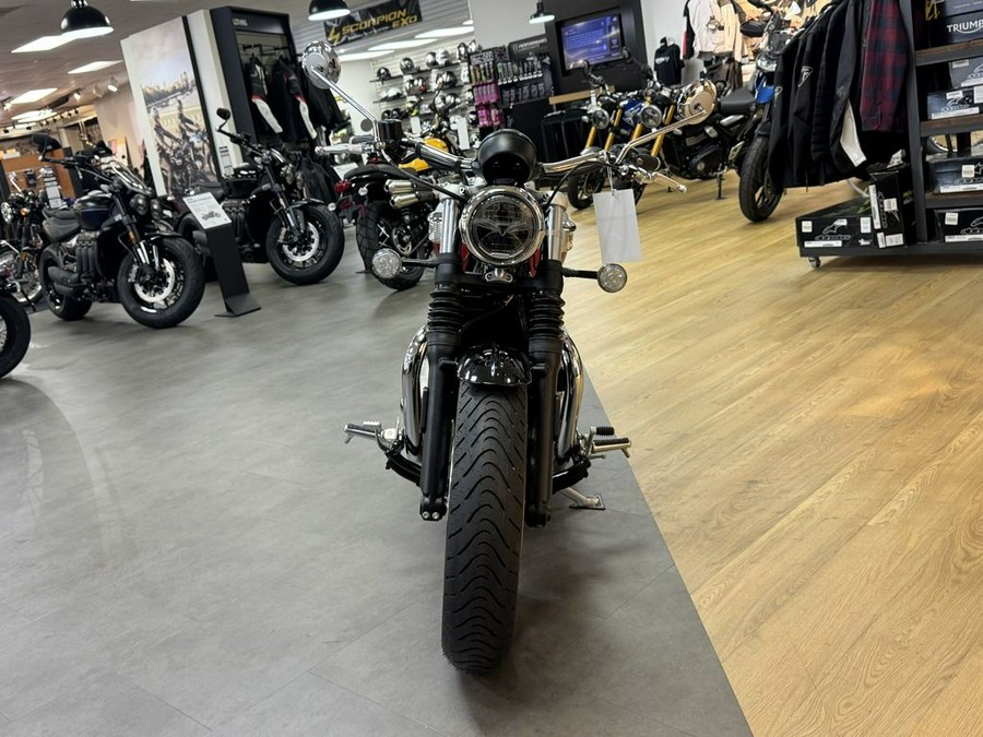2025 Triumph Bonneville Speedmaster Snowdonia / Cranberry Red