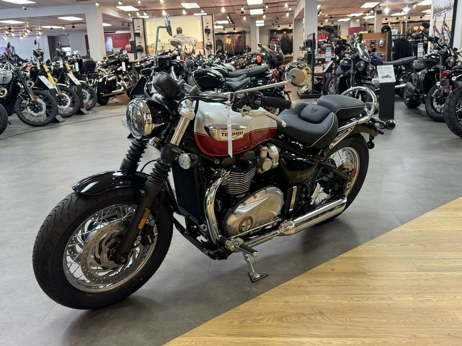 2025 Triumph Bonneville Speedmaster Snowdonia / Cranberry Red