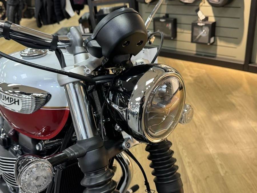 2025 Triumph Bonneville Speedmaster Snowdonia / Cranberry Red