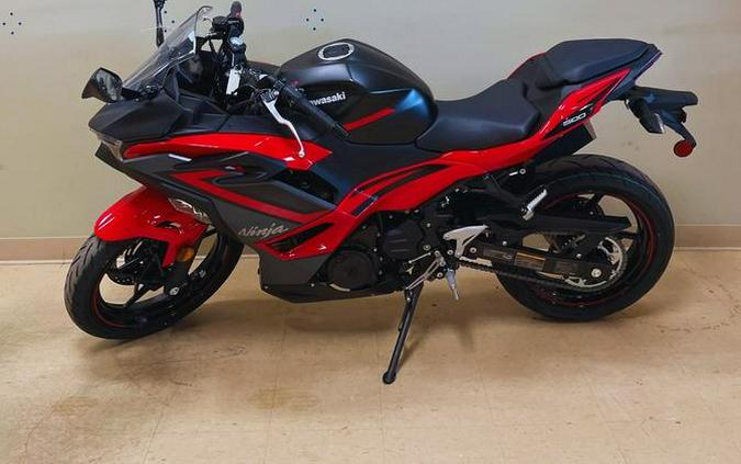 2024 Kawasaki Ninja® 500 ABS Passion Red/Metallic Flat Spark Black