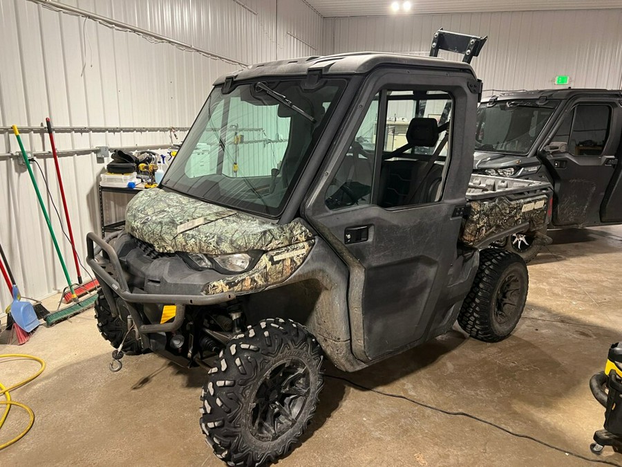 2017 Can-Am Defender XT CAB HD8